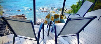 Oceanspray B&B:2-bedroom apartment in Kodiak where you'll feel the ocean spray!
