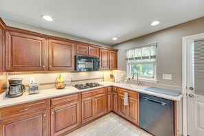 Fridge, microwave, oven, stovetop - Near Dtwn Harrisburg: Stylish Home w/ Patio & Yard (Camp Hill)