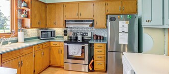 < 1 Mi to Dtwn Tiffin: Home w/ Outdoor Space!