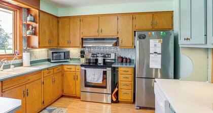< 1 Mi to Dtwn Tiffin: Home w/ Outdoor Space!