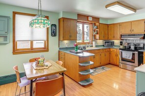 Fridge, microwave, stovetop, dishwasher