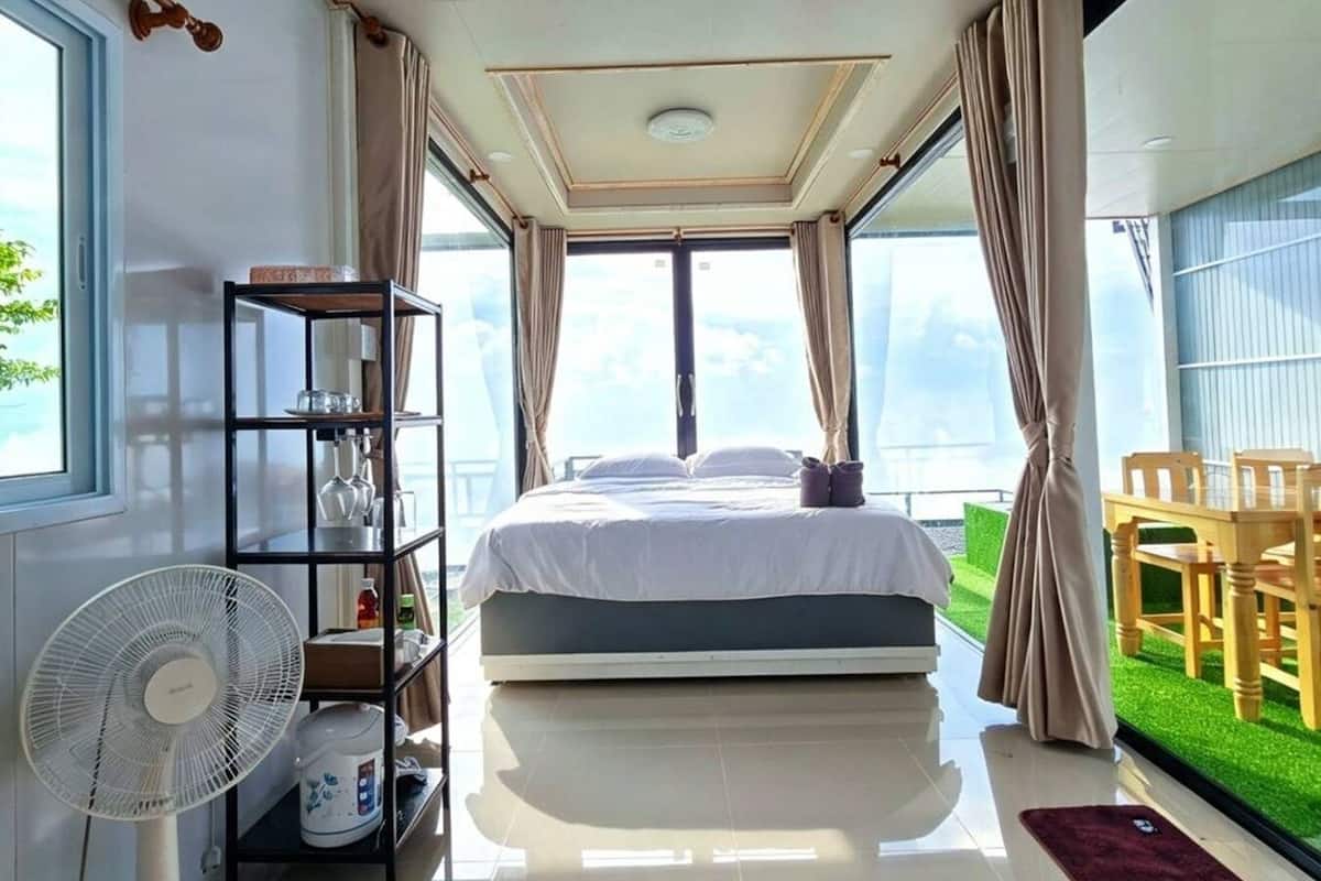 Decoración personalizada, muebles diferentes y ropa de cama