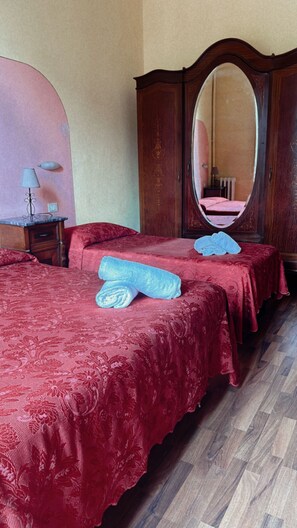 1 quarto, acesso à internet, roupa de cama