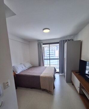 Desk, free WiFi, bed sheets - Luxury Studio Zn Barra (Salvador)