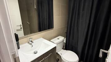 Hårtork, handdukar och toalettpapper