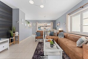 Tv, böcker och kontor