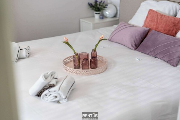 4 habitaciones, escritorio, tabla de planchar con plancha y wifi