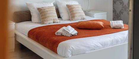 4 dormitoris, escriptori, planxa i posts de planxar i wifi