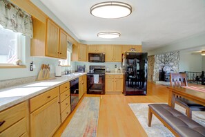 Fridge, microwave, stovetop, dishwasher