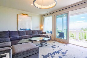 TV - Serene Ocean Views From Three Oceanfront Floors * Access to Community Pool * Central Resort Location (Isle of Palms)