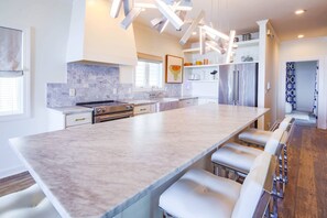 Kühlschrank, Mikrowelle, Geschirrspüler