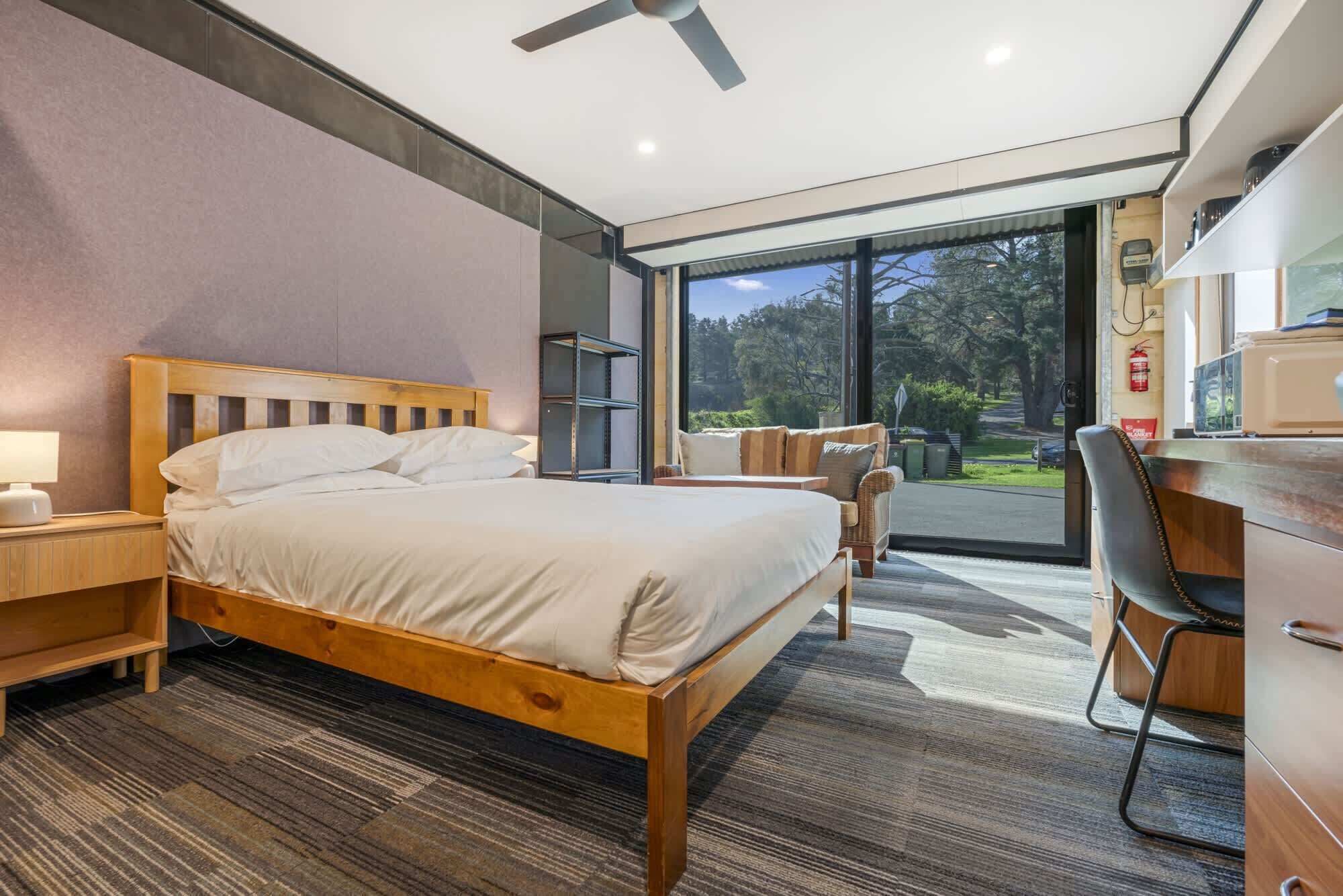 Desk, WiFi, bed sheets