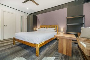 Desk, WiFi, bed sheets