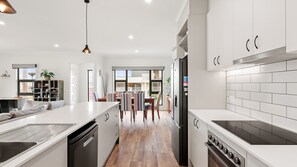 Fridge, microwave, oven, stovetop - Woolamai Beachside Retreat (Cape Woolamai)