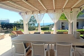 Outdoor dining - Villa Eliria A: A graceful apartment situated at a short distance from the beach, with Free WI-FI. (Morciano di Leuca)