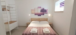 2 bedrooms, free WiFi, bed sheets