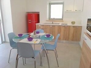 Dining - Villa Eliria A: A graceful apartment situated at a short distance from the beach, with Free WI-FI. (Morciano di Leuca)