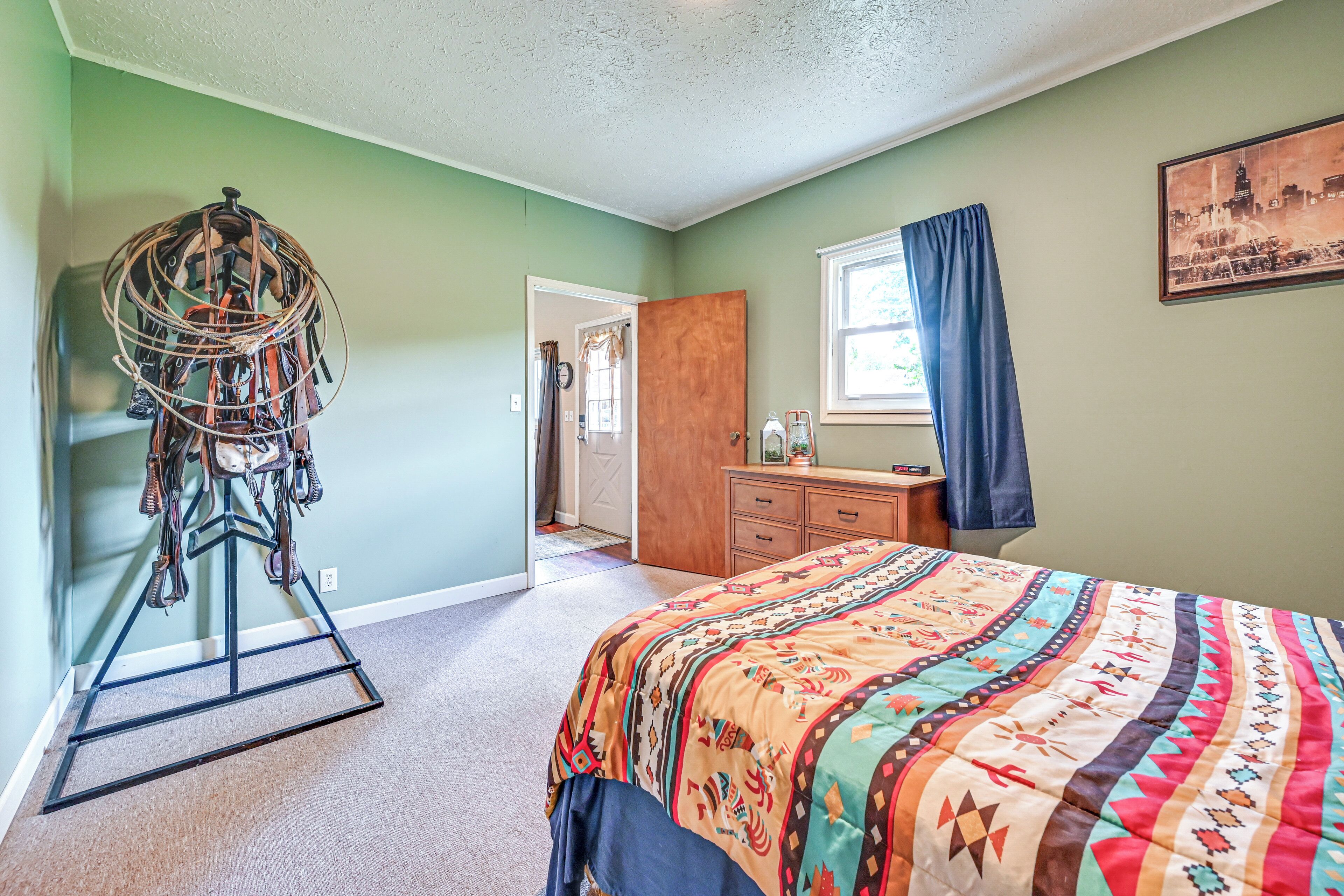 1 habitación, tabla de planchar con plancha, internet y ropa de cama 