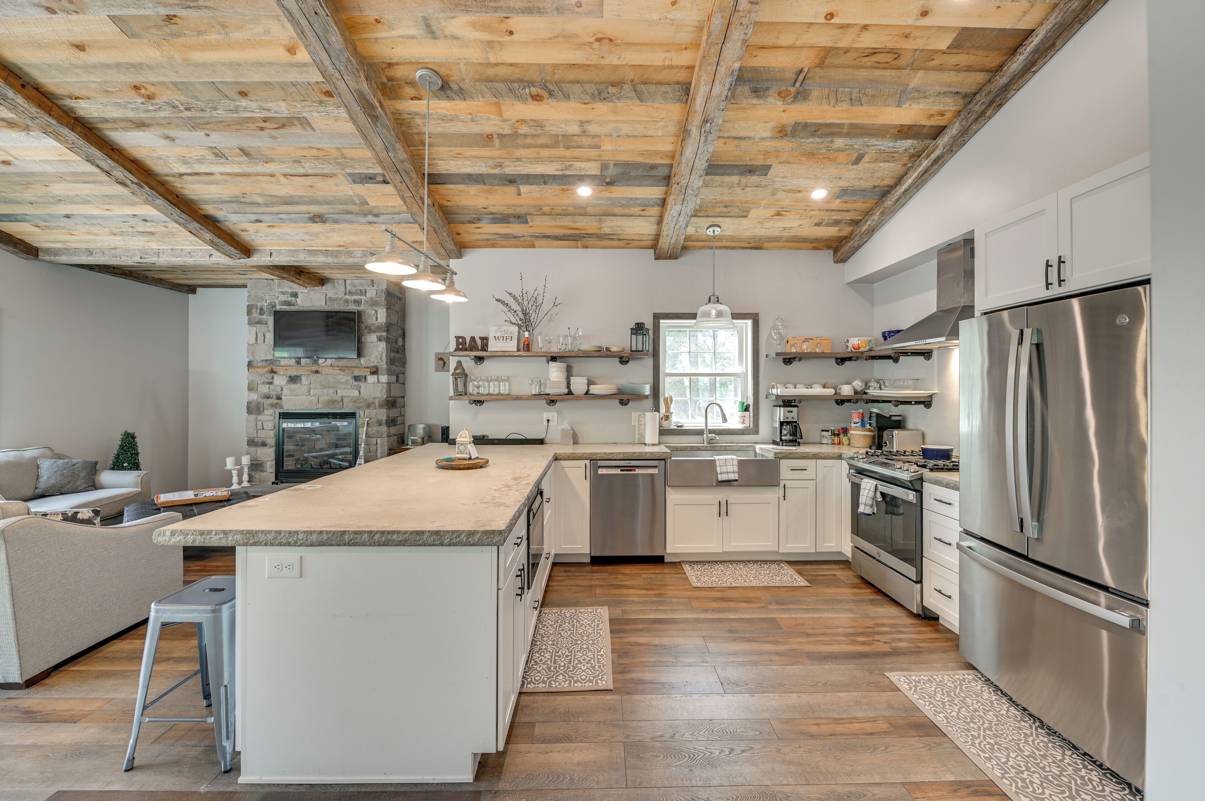 Fridge, microwave, stovetop, dishwasher