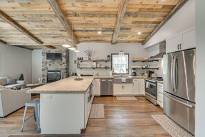 Fridge, microwave, stovetop, dishwasher - Summer Retreat on Crooked Lake: Swim, Kayak & More (Averill Park)