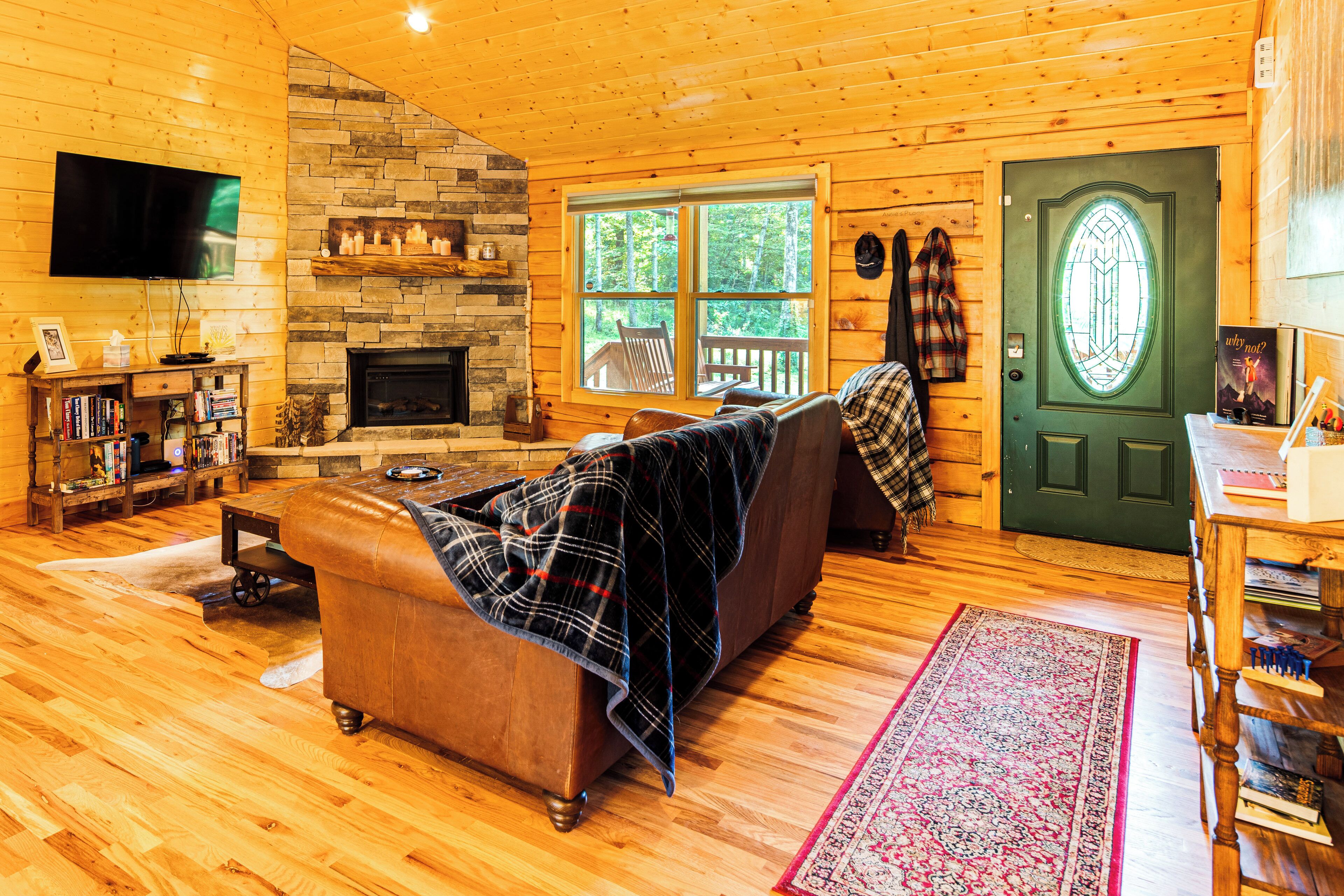 Secluded, Private! Forested Hendersonville Retreat - Mountain Home, NC