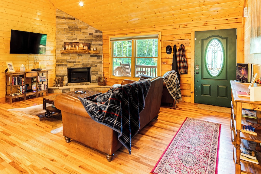 Secluded, Private! Forested Hendersonville Retreat - Mountain Home, NC