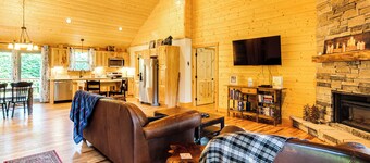 Secluded, Private! Forested Hendersonville Retreat