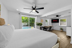 3 bedrooms, desk, iron/ironing board, travel cot - Sleeps 6 • Private Pool • Fire Pit • Game House (Sarasota)