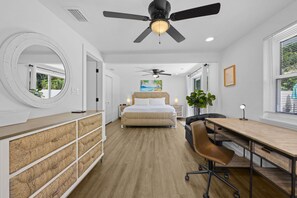 3 bedrooms, desk, iron/ironing board, travel cot - Sleeps 6 • Private Pool • Fire Pit • Game House (Sarasota)