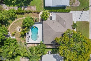 Exterior - Sleeps 6 • Private Pool • Fire Pit • Game House (Sarasota)