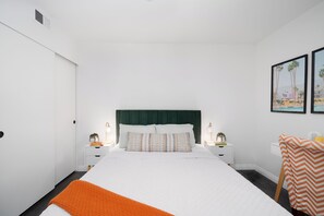 2 slaapkamers, een strijkplank/strijkijzer, gratis wifi, beddengoed