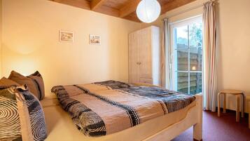 2 bedrooms, bed sheets