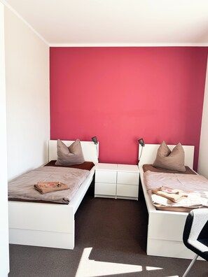 Twin kamer, uitzicht op stad | Gratis wifi, rolstoeltoegankelijk