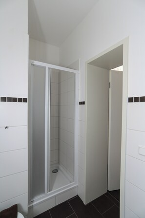 Single Room, City View | Bathroom