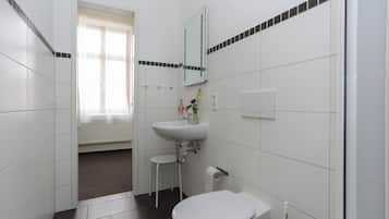 Double Room, City View | Bathroom | Shower, towels, soap, shampoo