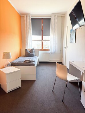 Single Room, City View | Free WiFi, wheelchair access - BEWOS Gästehaus (Oschersleben)