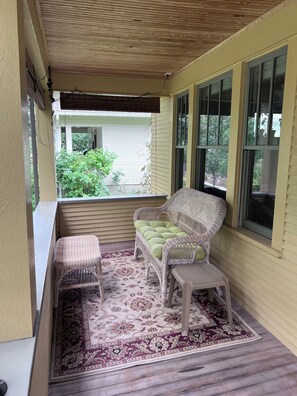 Property grounds - Charming 2-bedroom house in Bozeman near campus (Bozeman)