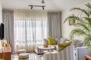 Smart TV - Aesthetic 2BHK near Candolim  AC comfort & stunning views few minutes from beach (Pilerne)