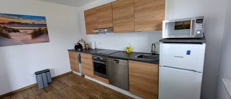 Refrigerador, microondas, horno, placa de cocina