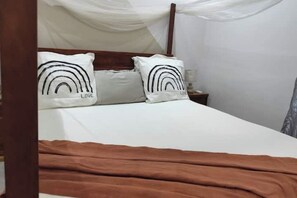 2 bedrooms, desk, iron/ironing board, travel crib