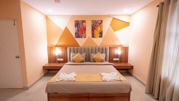 3 bedrooms, iron/ironing board, internet, bed sheets