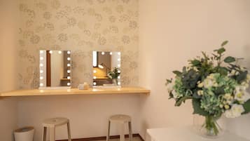 Iron/ironing board, free WiFi