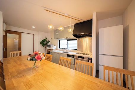 Comfort Condo, Non Smoking | In-room dining