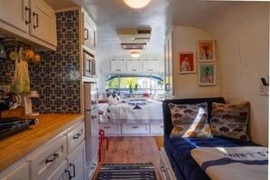 1 bedroom, internet, bed sheets - Airstream  Close to DT PHX  Fully Loaded (Phoenix)