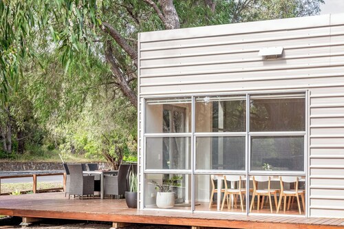 On The Bay: Sundrenched Stunner. Pet-friendly opposite beach.