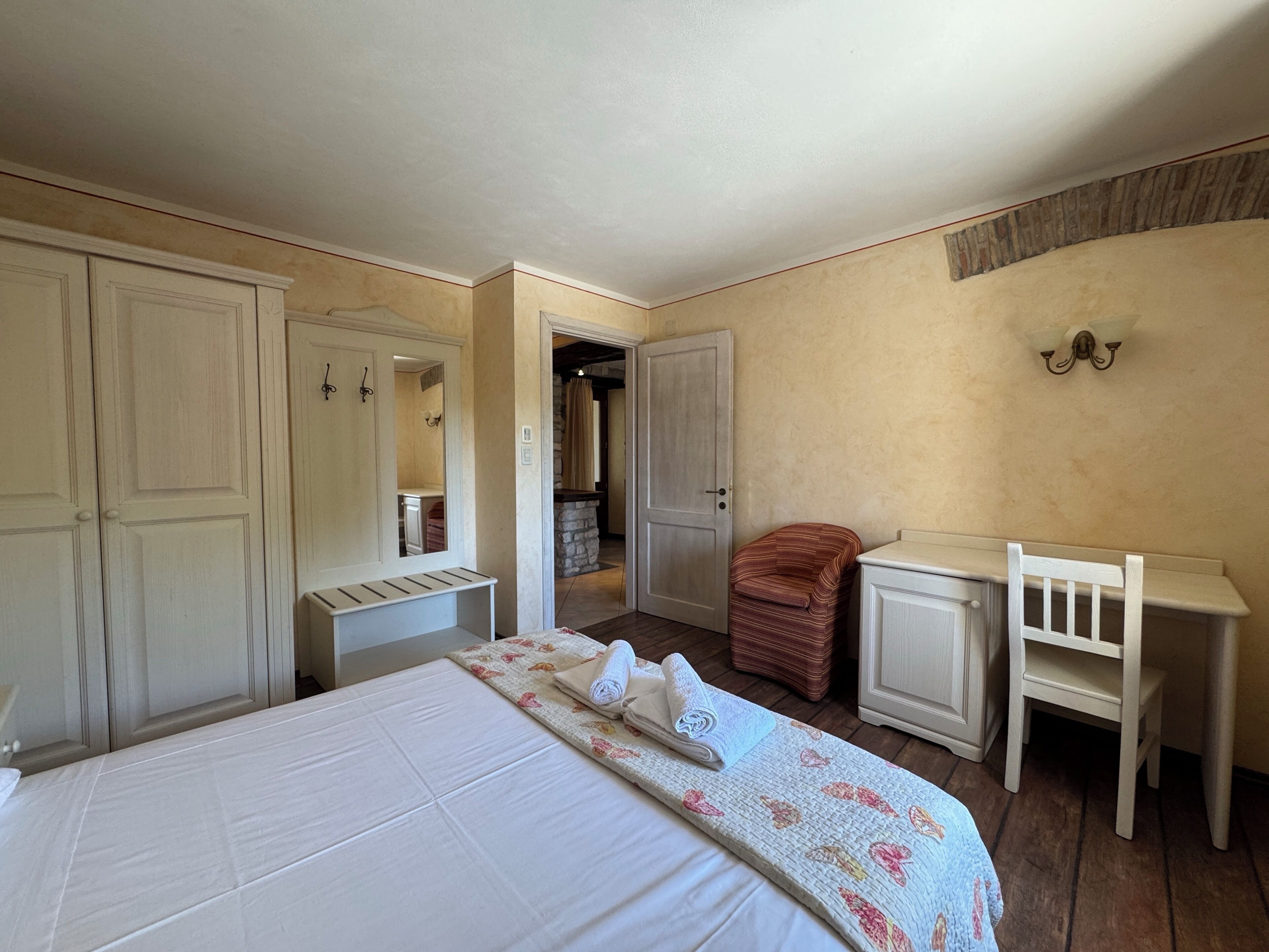 Deluxe Apartment, Courtyard View | Desk, laptop workspace, blackout drapes, soundproofing
