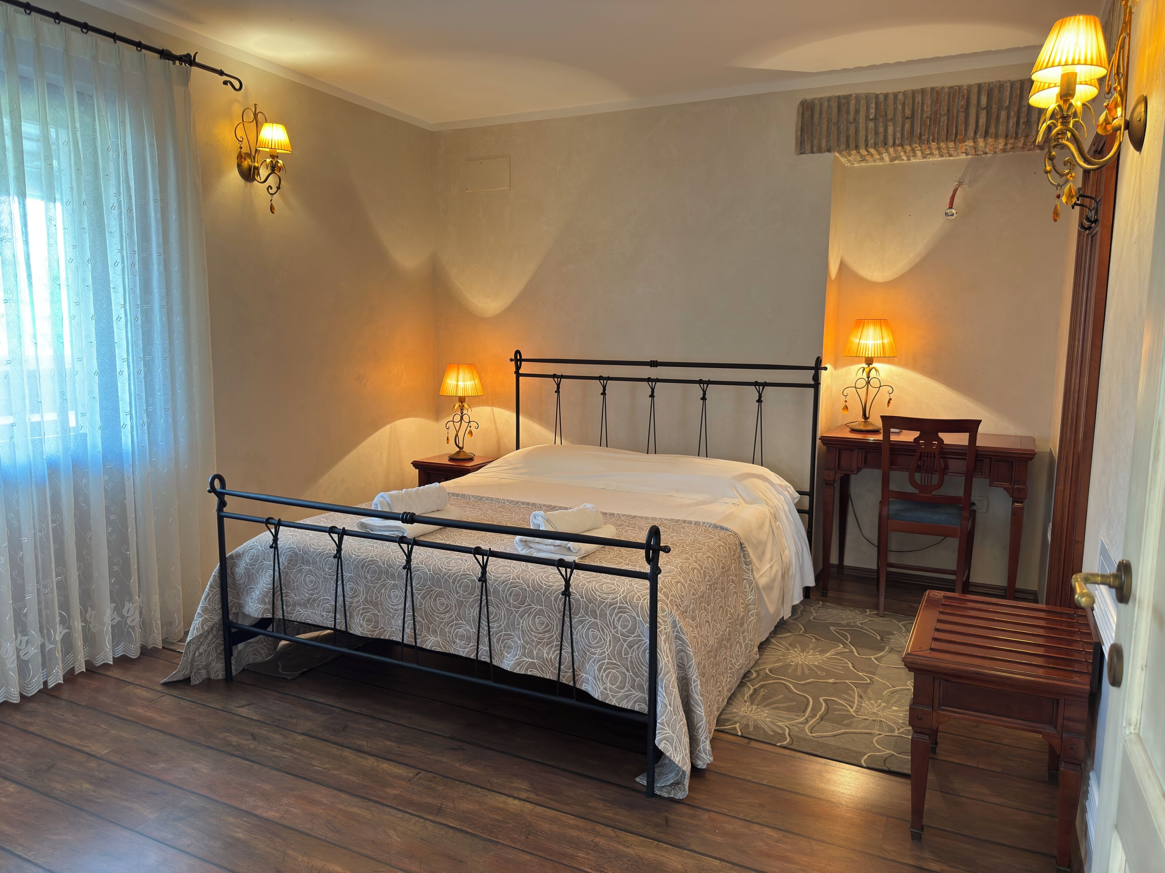 Classic Apartment, Garden View | Desk, laptop workspace, blackout drapes, soundproofing