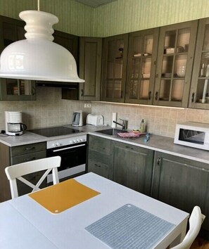 Fridge, microwave, oven, stovetop - Starfish in Villa Waldtraut (Kühlungsborn)