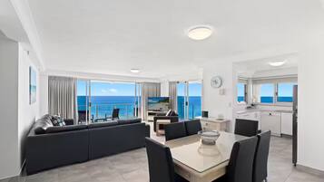 Luxury Apartment, Ocean View, Beachfront | Living area