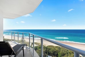 Luxury-Apartment, Meerblick, Strandnähe | Balkon